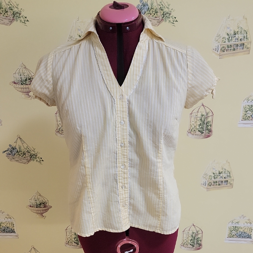 📣3/$30📣 Reitmans White Fitted Polo Button Down Shirt